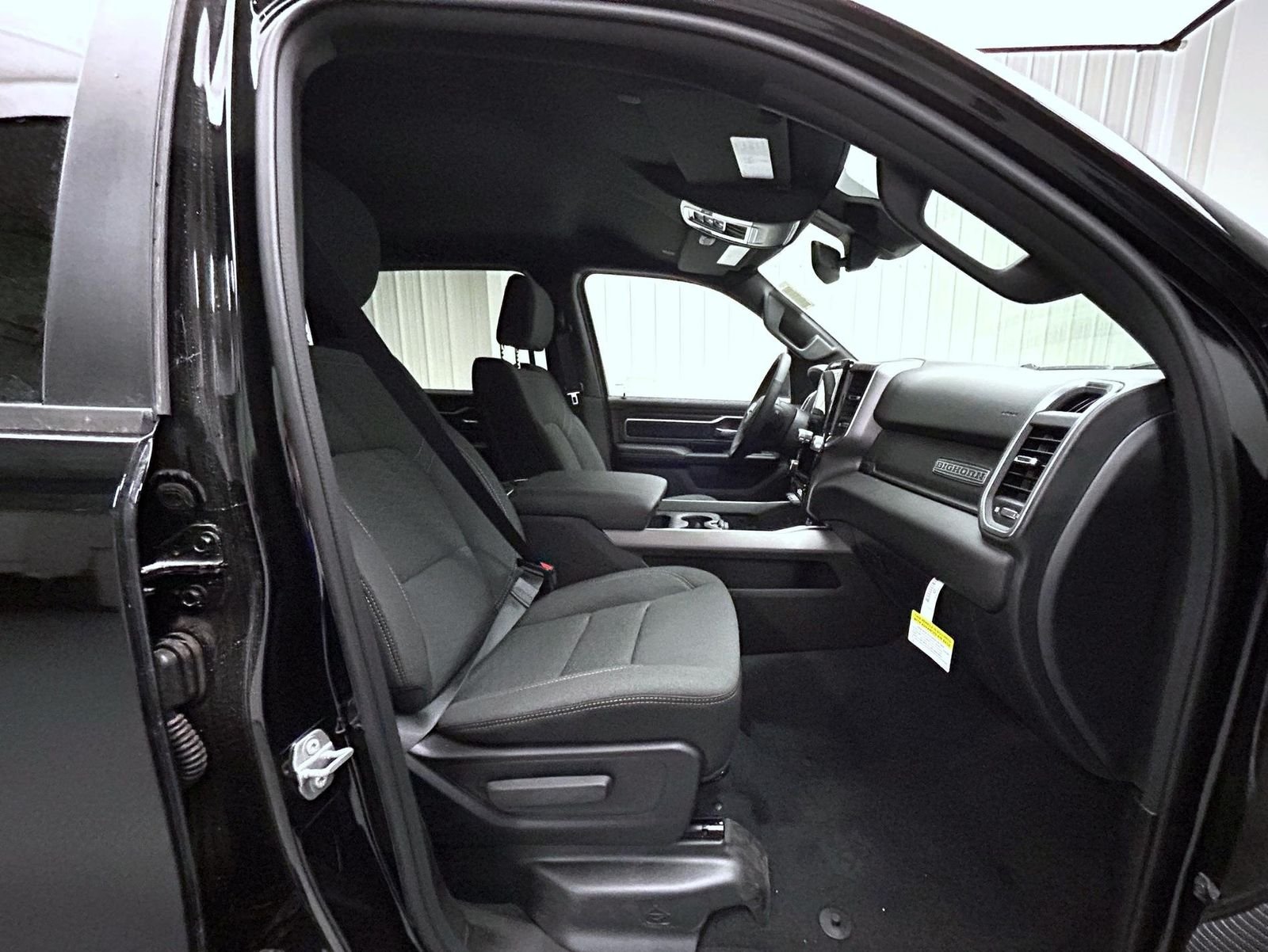 New 2026 Diamond Black Crystal Pearl-Coat Exterior Paint RAM Big Horn/Lone Star image 15