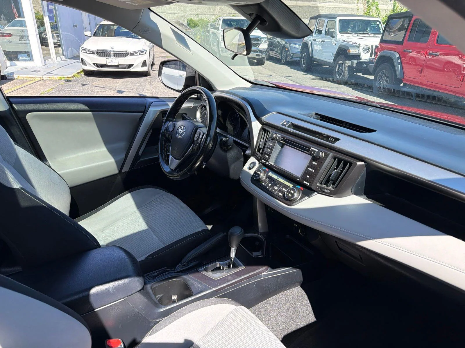 2018 Toyota RAV4 XLE - Photo 12