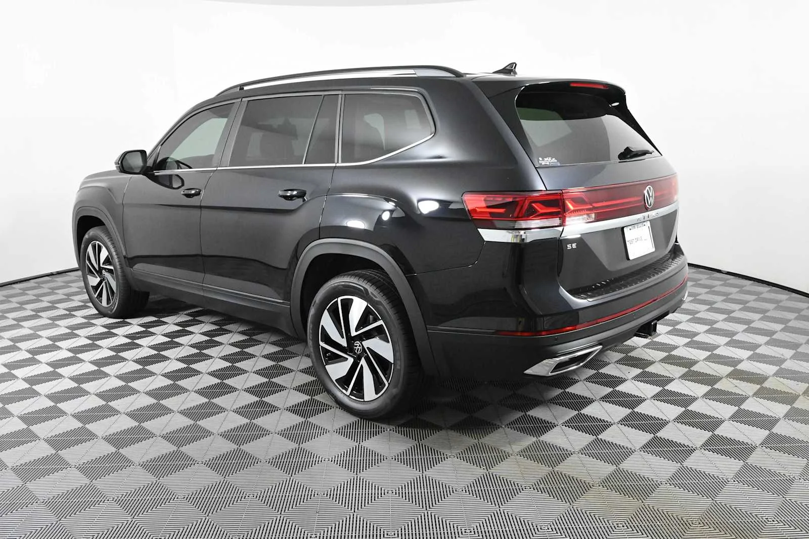 New 2026 Deep Black Pearl Volkswagen 2.0T SE w/Technology image 7