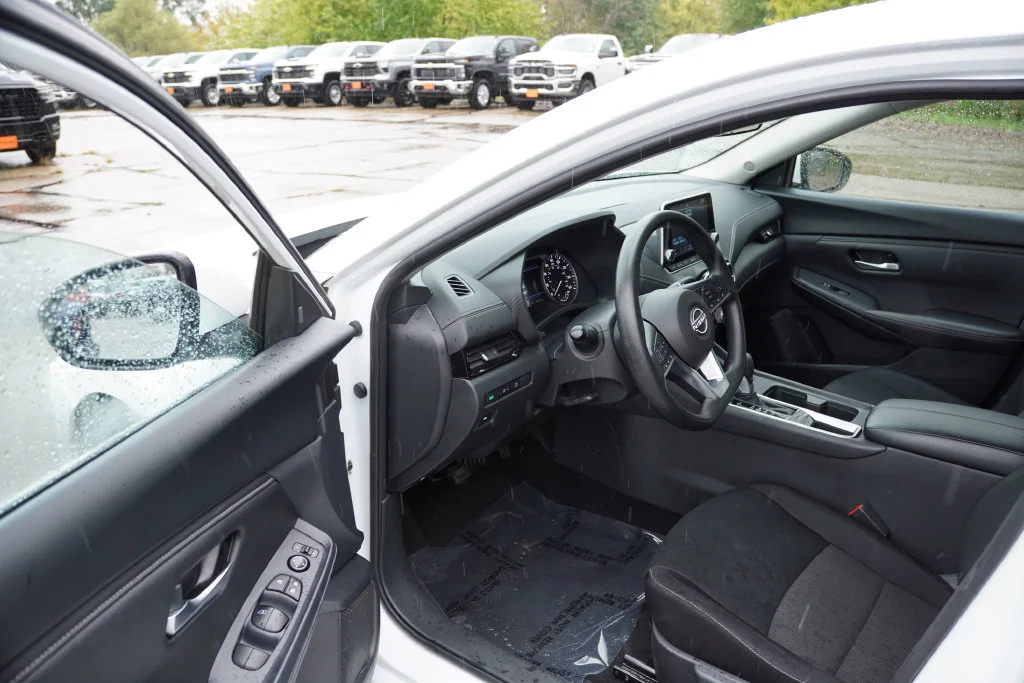 Used 2025 Aspen White Tricoat Nissan SV image 14