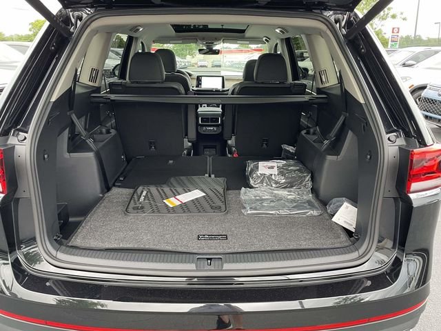 New 2026 Black Volkswagen 2.0T SE w/Technology image 9
