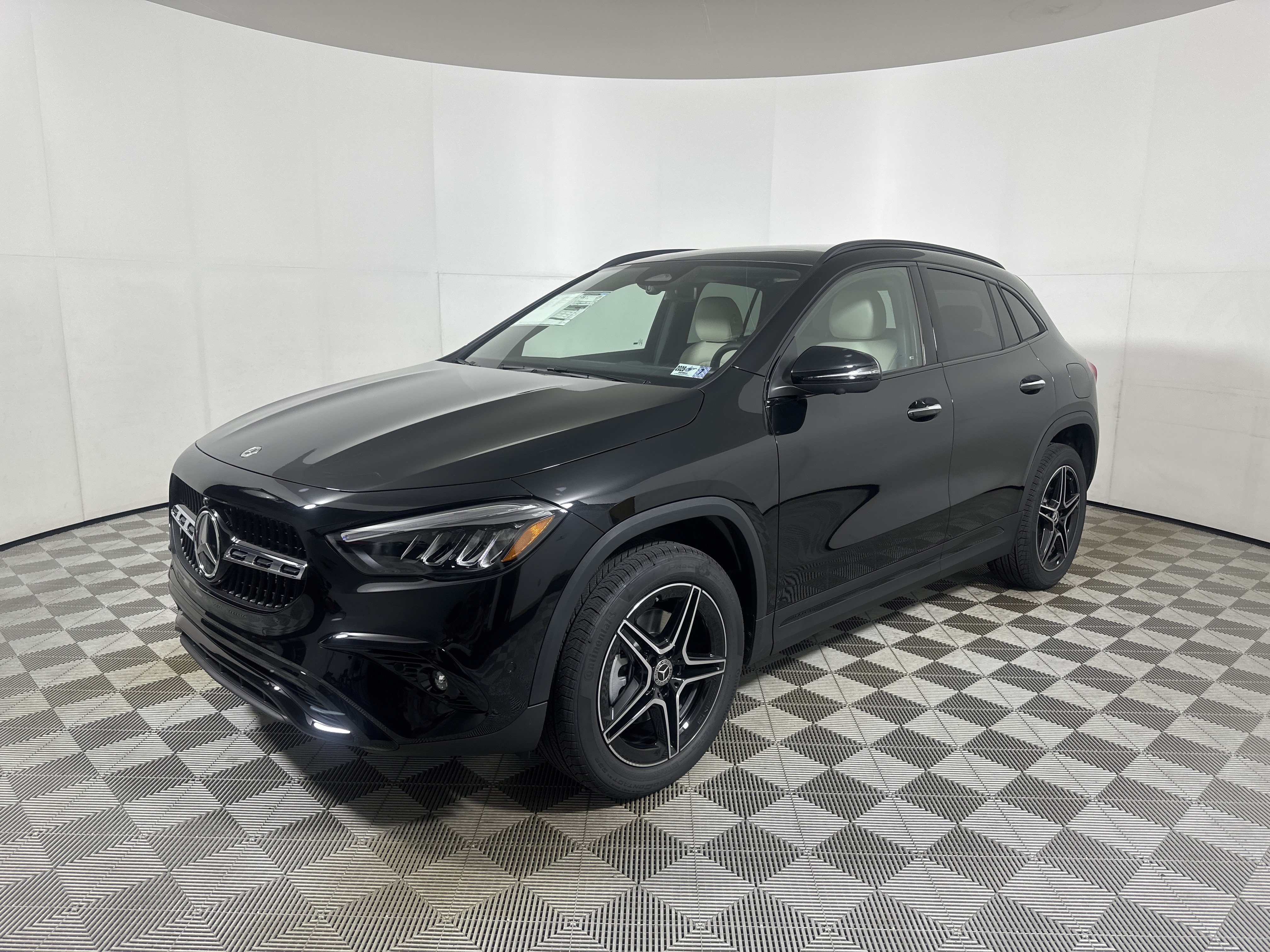 New 2026 COSMOS BLACK METALLIC Mercedes-Benz GLA 250 image 3