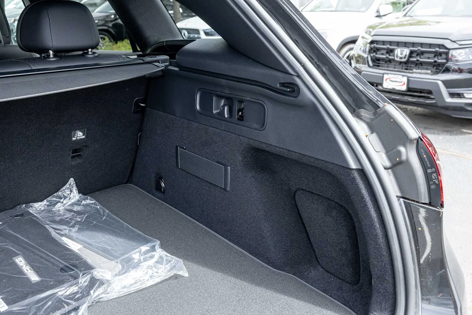 New 2026 Graphite Grey Metallic Mercedes-Benz GLC 300 image 27