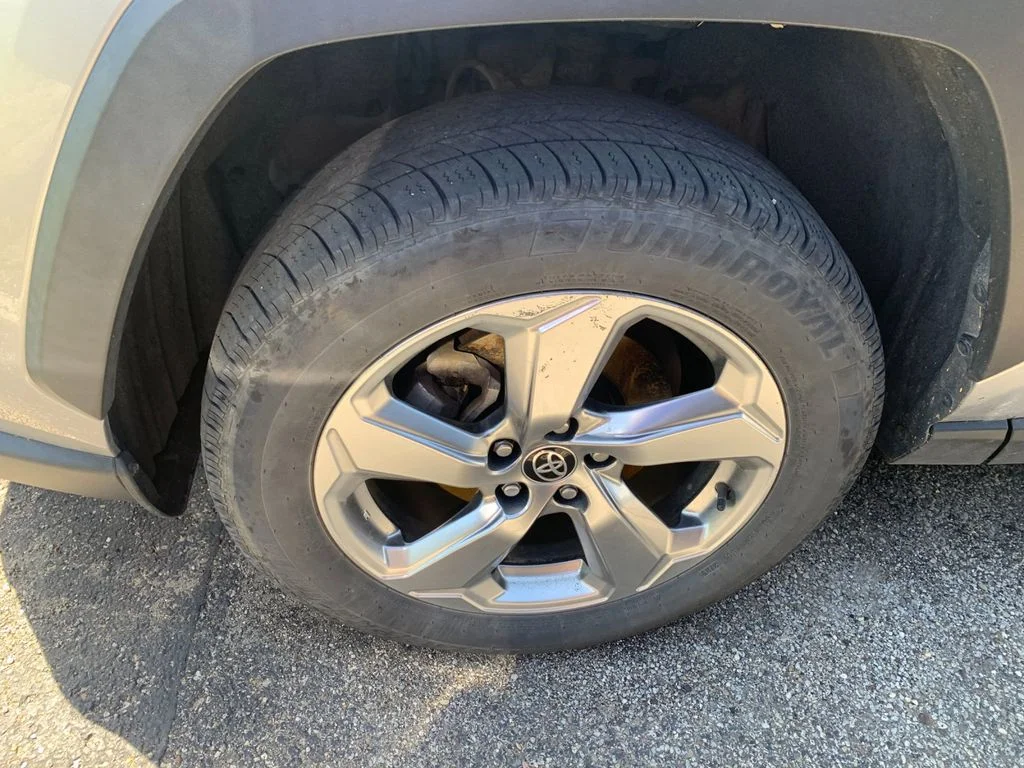 Used 2021 Silver Toyota XLE Premium image 7