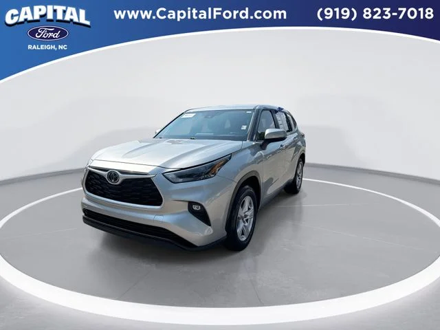Used 2023 Silver Toyota LE image 4