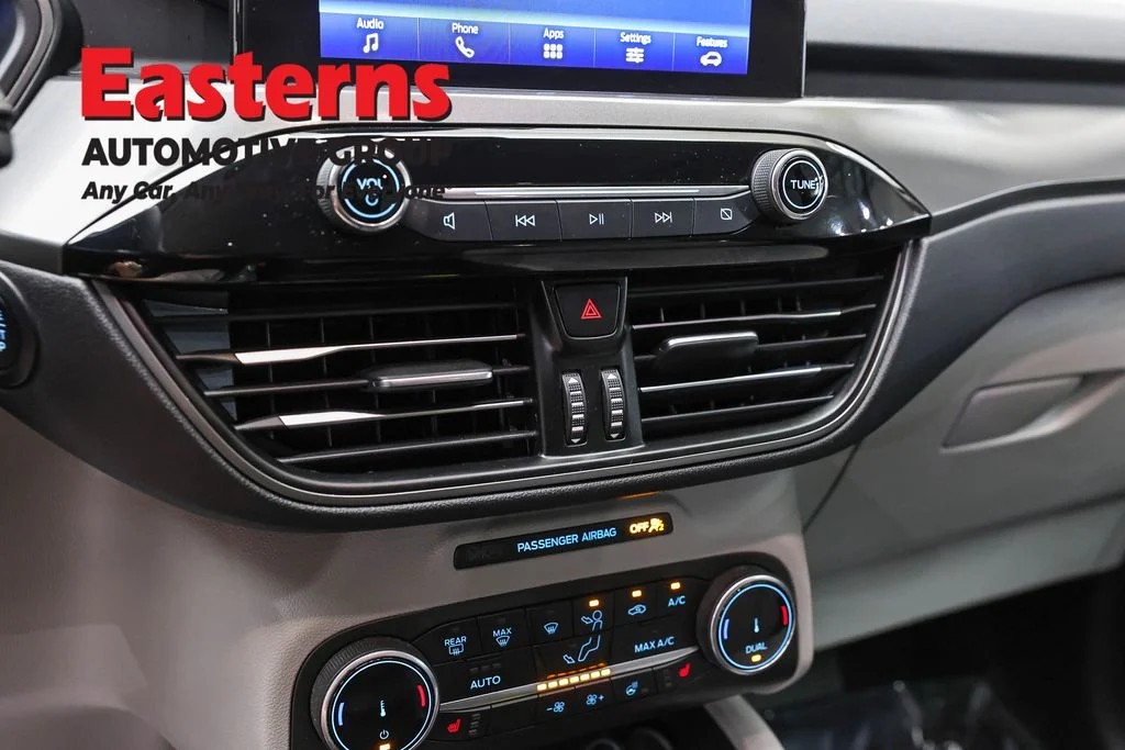 Used 2023 Red Ford Active image 20