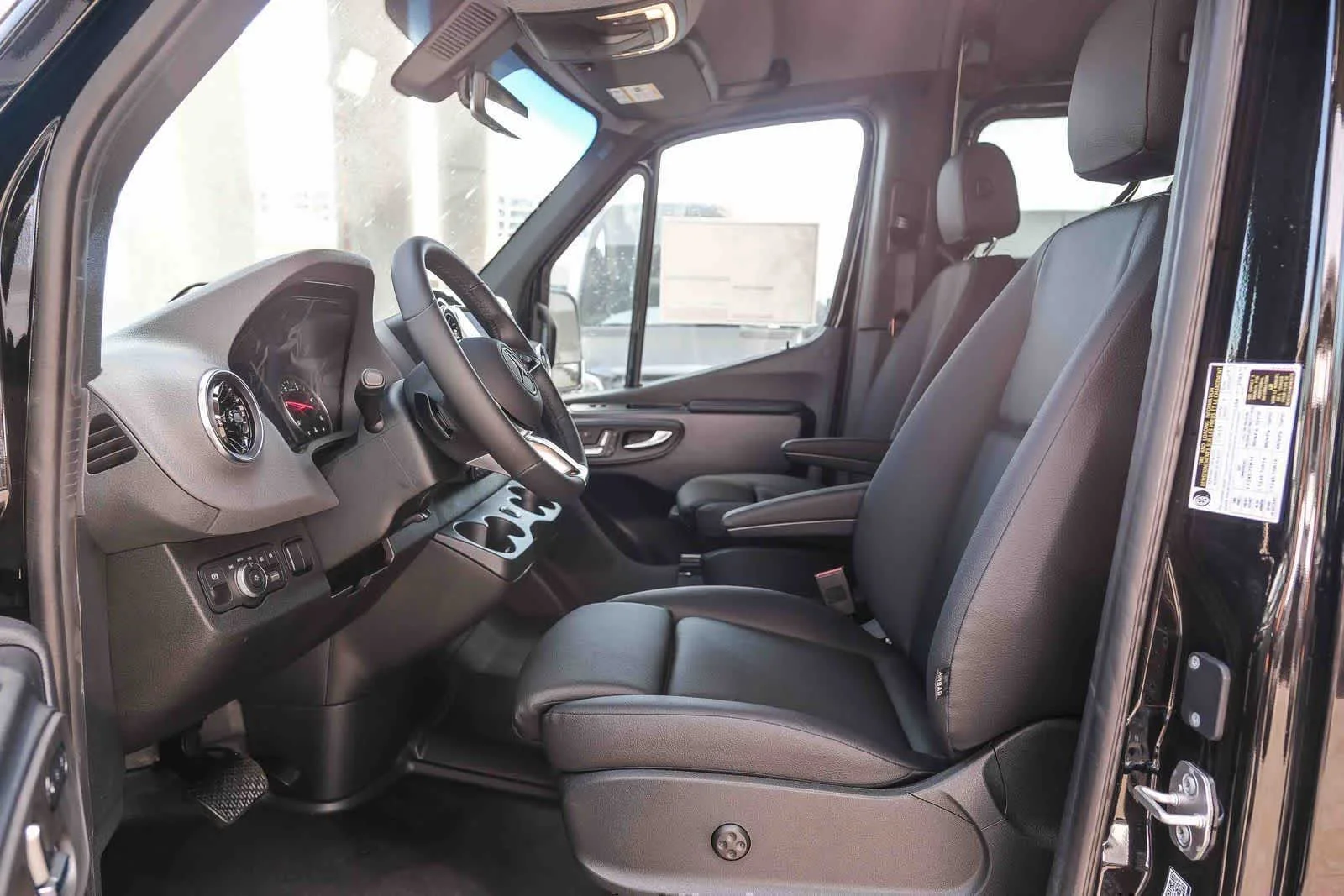 New 2026 Obsidian Black Metallic Mercedes-Benz Passenger 170WB High Roof RWD 2.0L I4 Diesel Turbo image 26