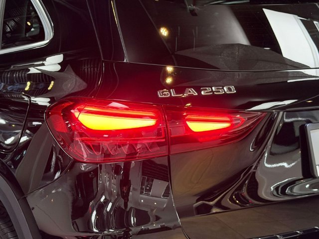 Certified Used 2024 Black Mercedes-Benz GLA 250 image 10