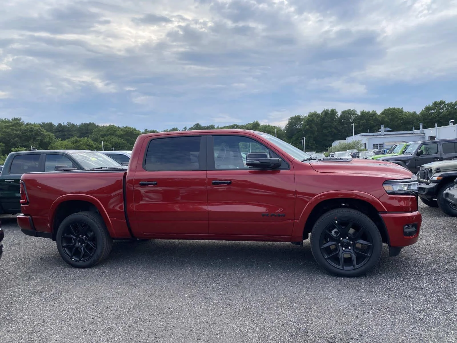 New 2026 Molten Red Pearl-Coat Exterior Paint Ram Laramie image 2