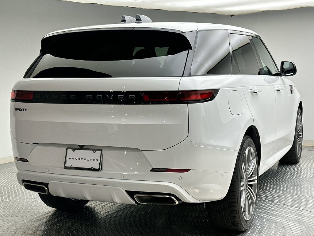 New 2027 Fuji White Land Rover Dynamic SE image 3