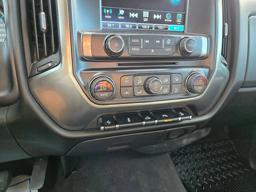 Used 2018 White Chevrolet LT image 24