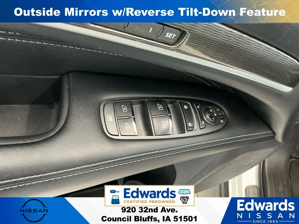 Used 2017 White INFINITI Base image 27