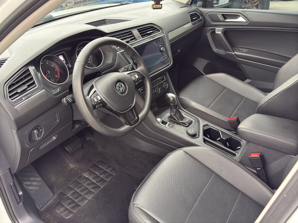 Used 2020 White Volkswagen SE image 23