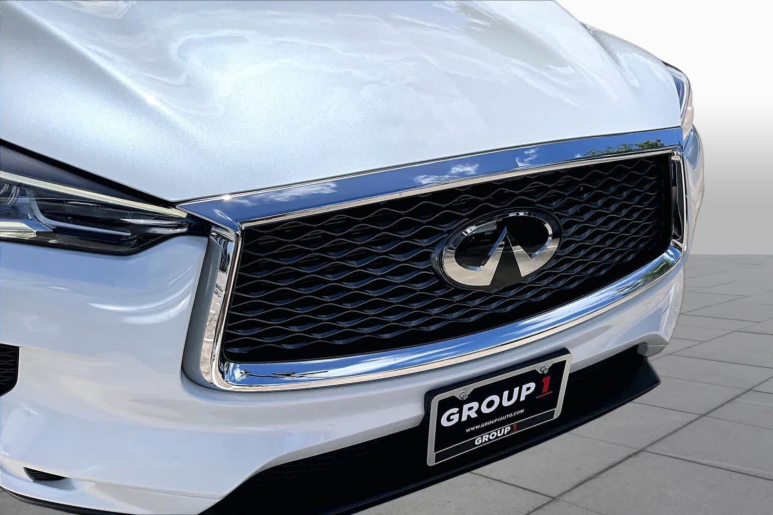 Used 2025 Radiant White INFINITI LUXE image 28