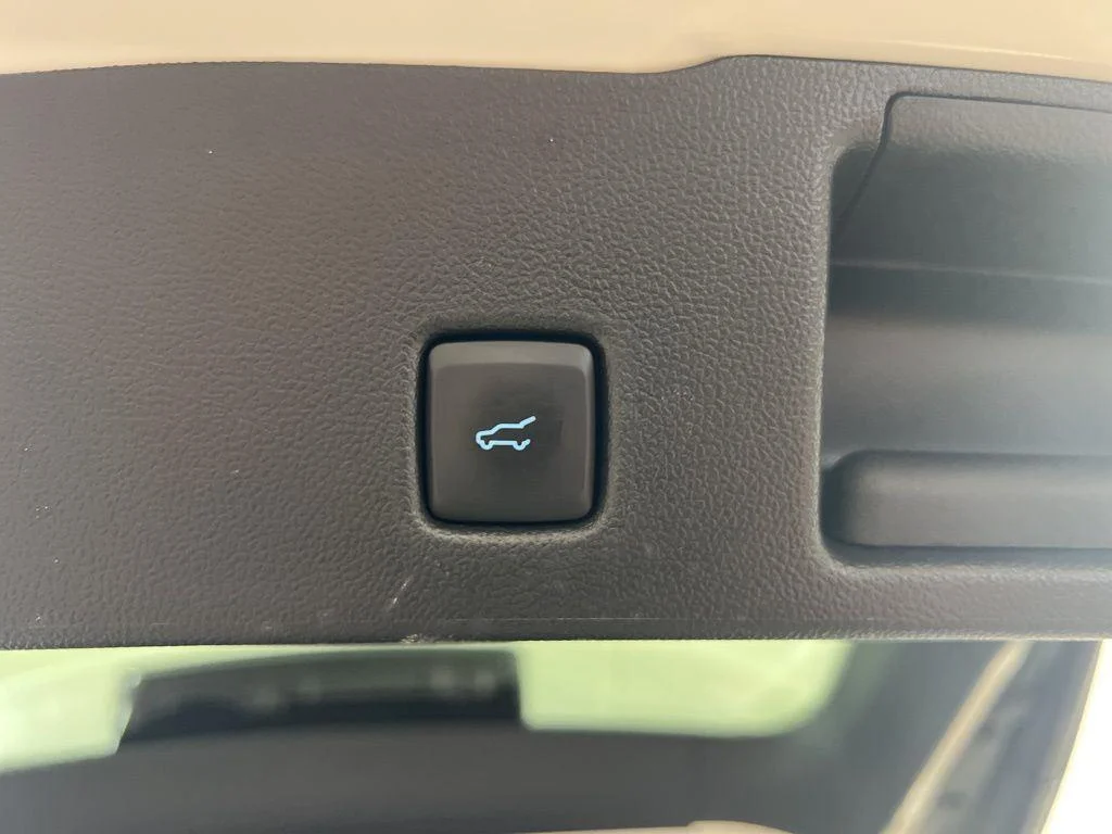 Used 2023 White Metallic Ford Active image 31