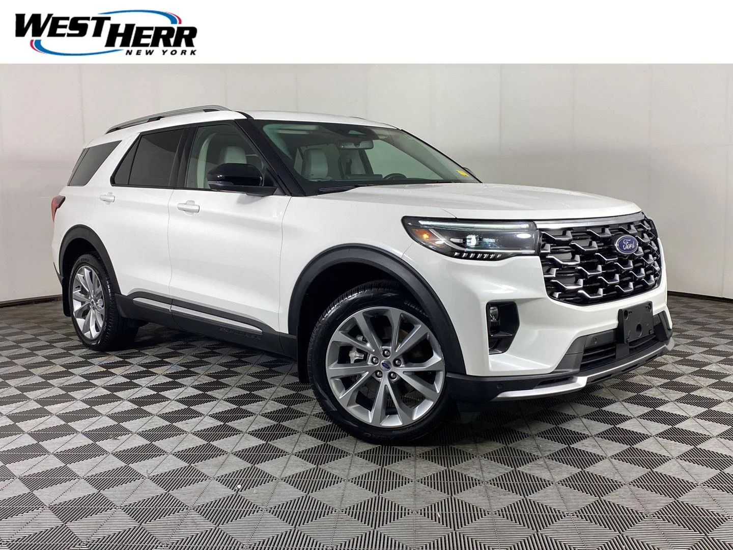 Used 2025 Star White Metallic Tri-Coat Ford Platinum image 1