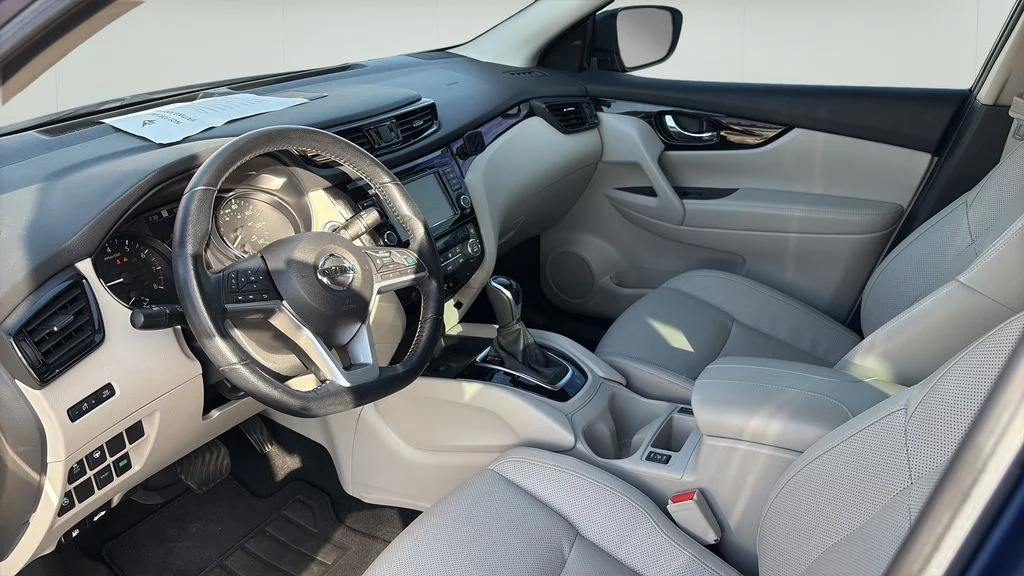 Used 2022 Blue Nissan SL image 9