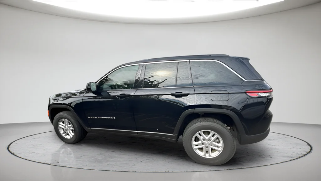 Used 2025 Black Jeep Laredo image 6