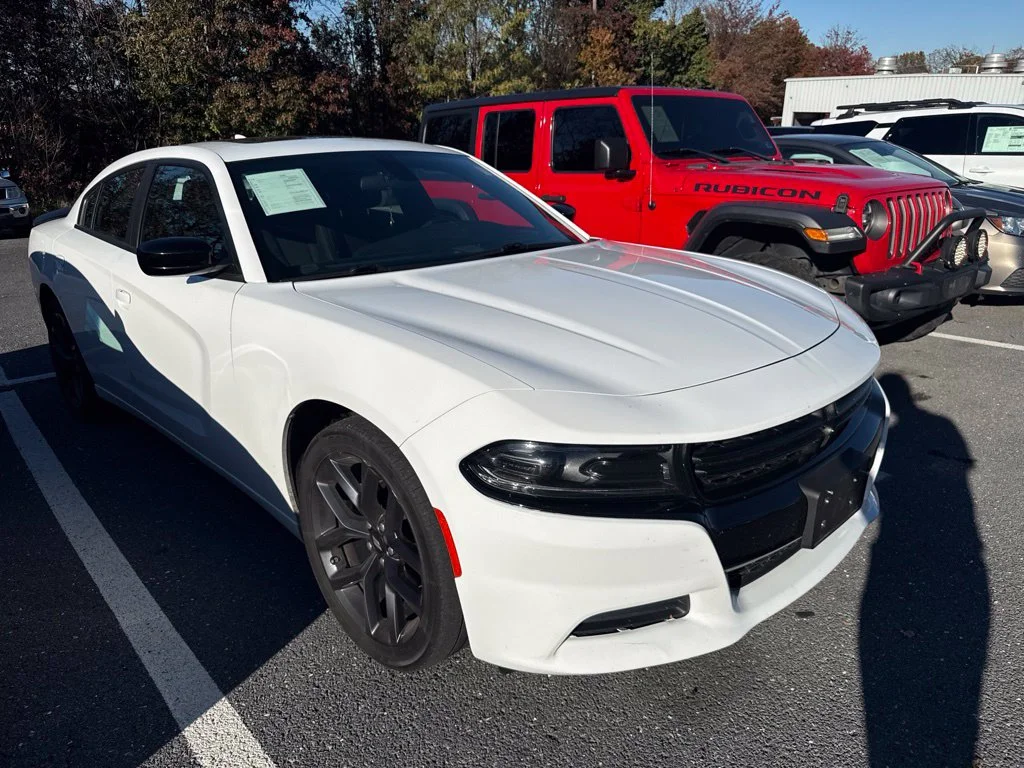 Used 2023 White Dodge SXT image 1