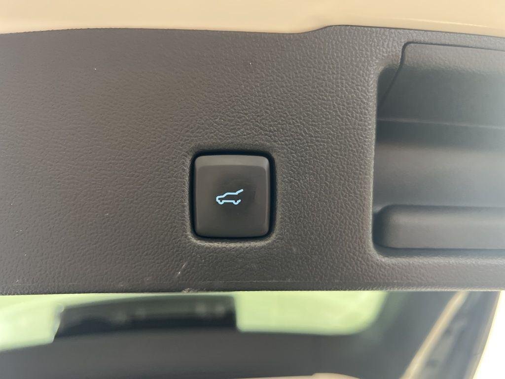 Used 2023 White Metallic Ford Active image 31