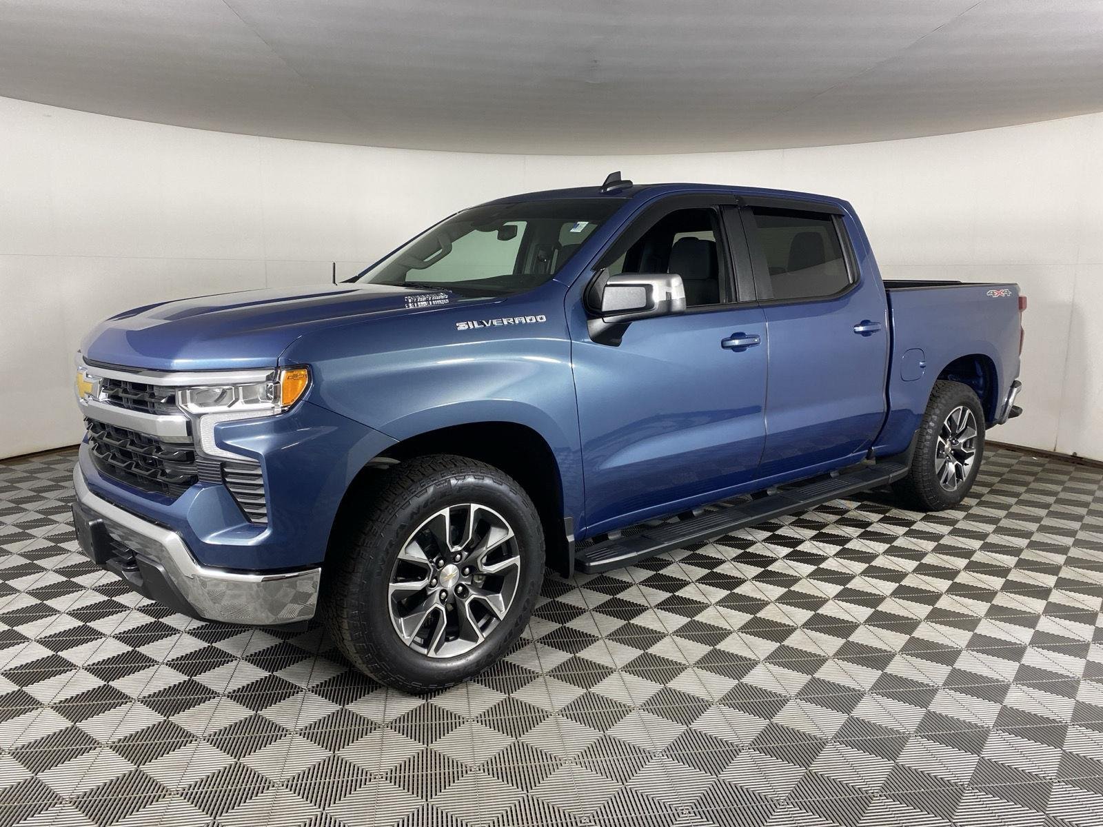Used 2024 Lakeshore Blue Metallic Chevrolet LT image 3