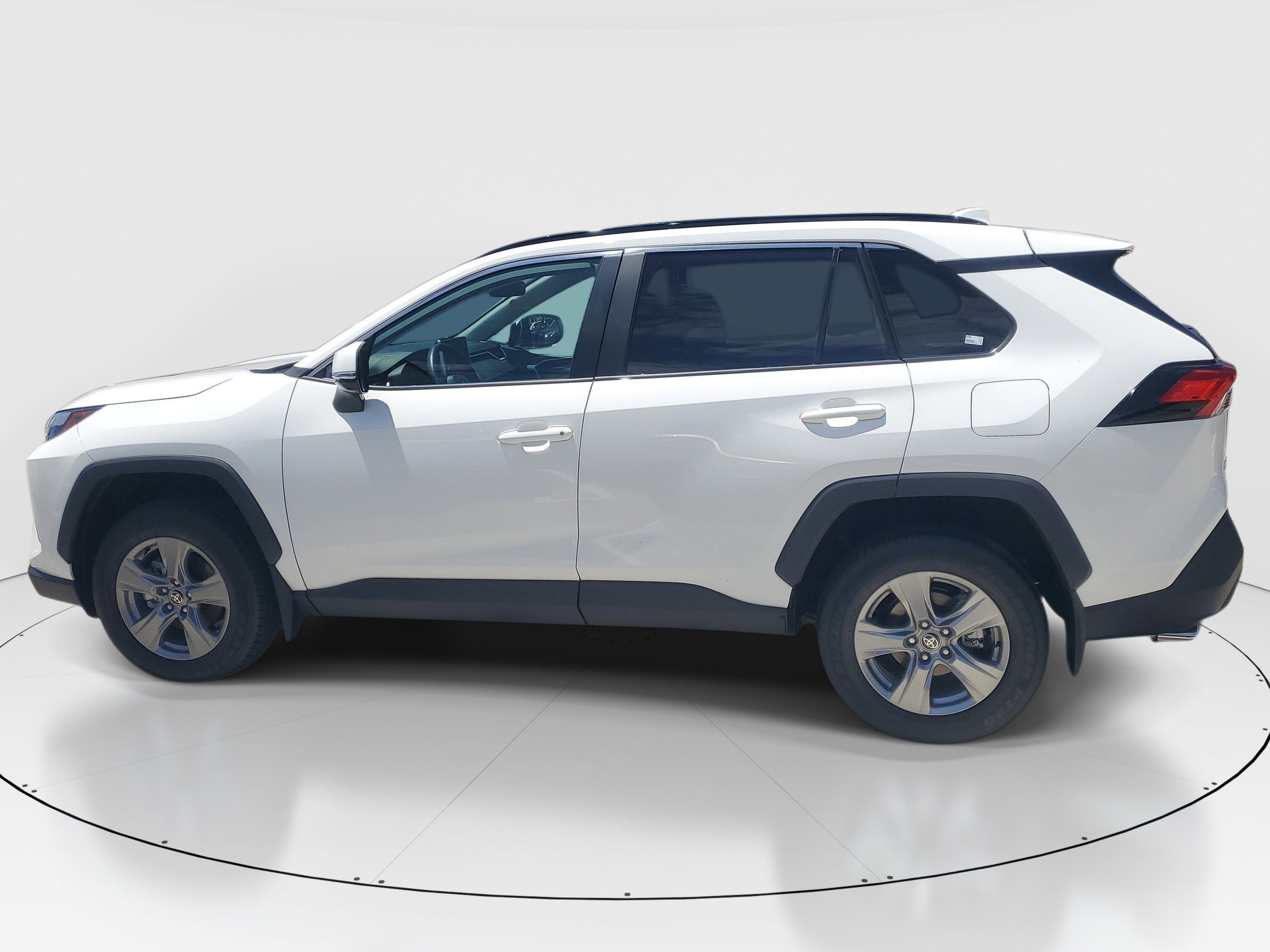 Used 2025 Ice Toyota XLE image 6