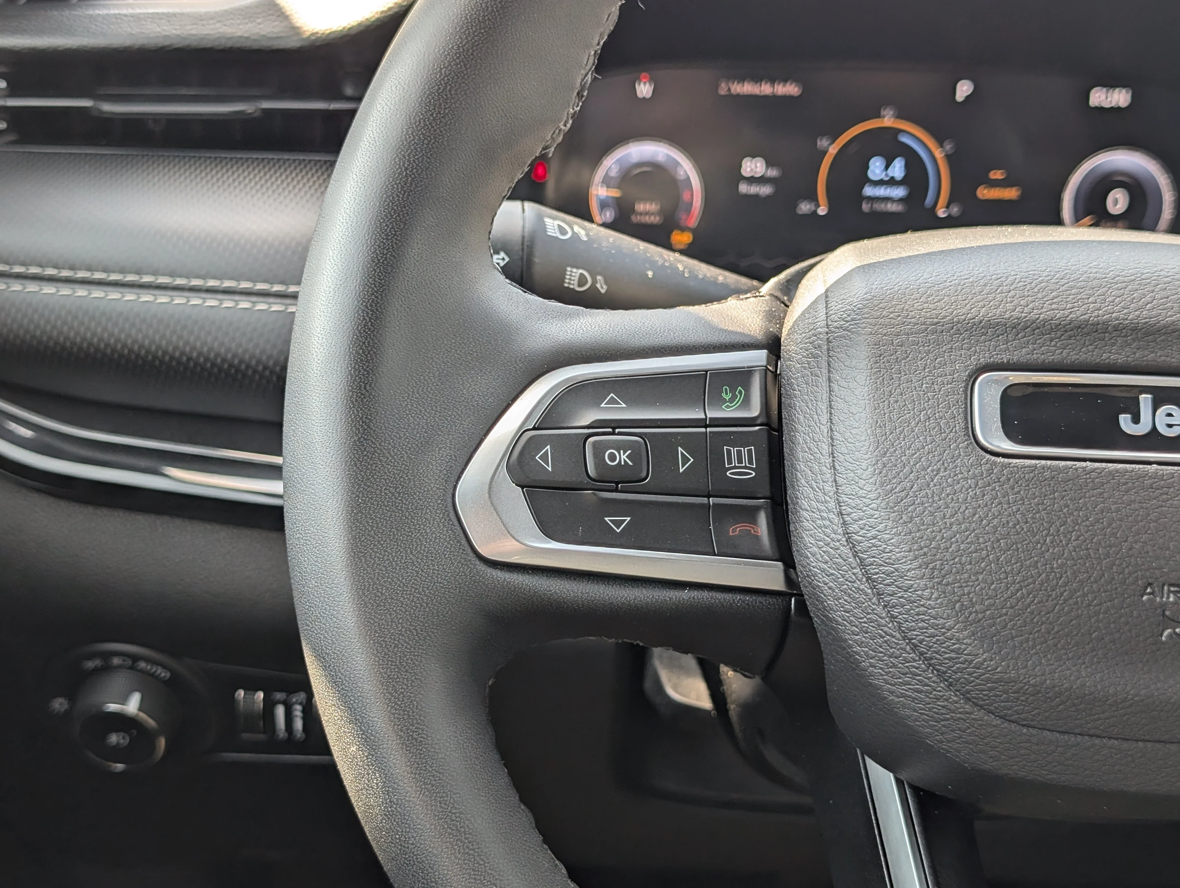 Used 2024 Silver Jeep Altitude image 23