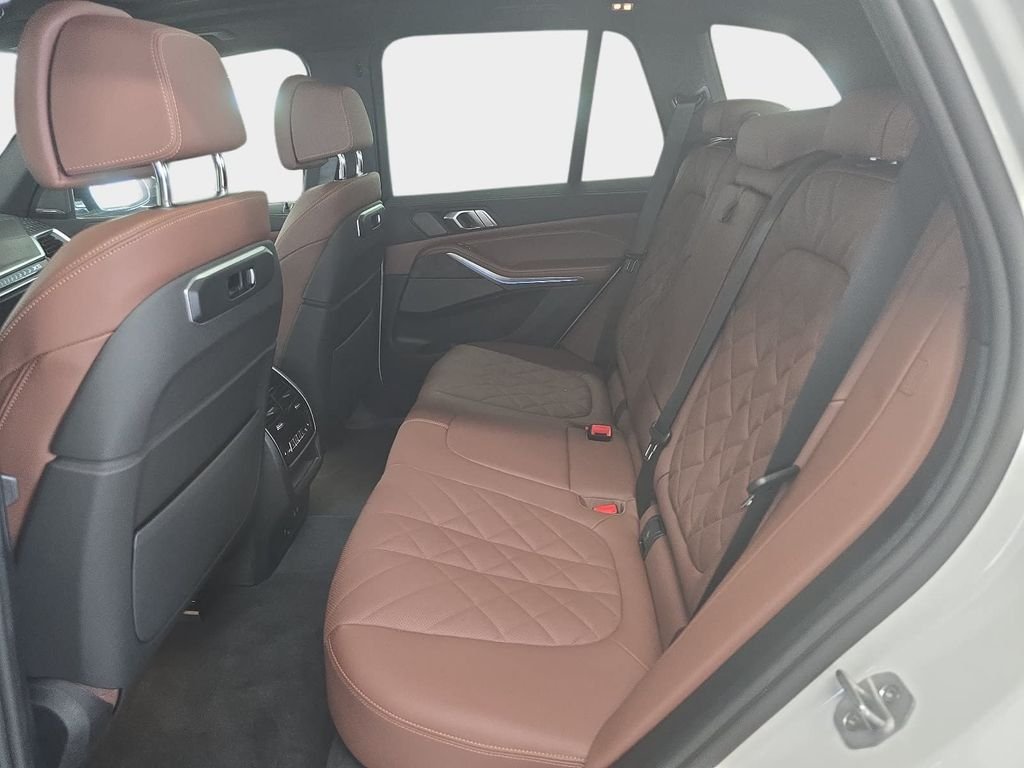 New 2026 Mineral White Metallic BMW xDrive50e image 19