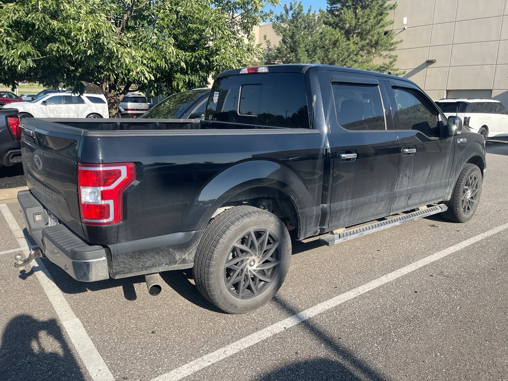 Used 2018 Shadow Black Ford XLT image 6