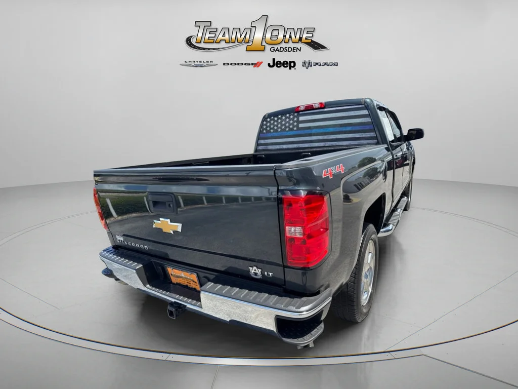 Used 2017 Graphite Metallic Chevrolet LT image 9