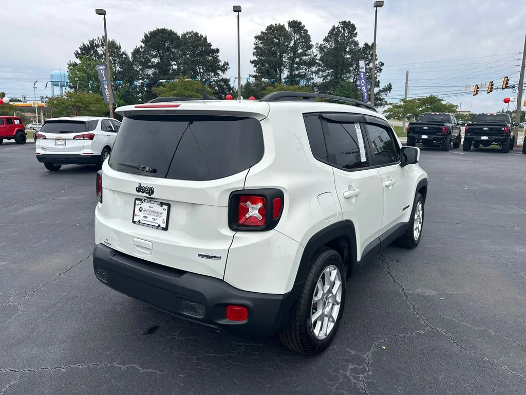 Used 2019 White Jeep Latitude image 7