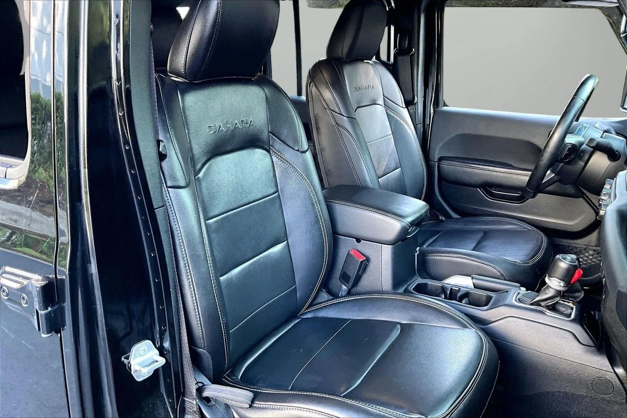 Used 2021 Black Jeep Sahara image 22