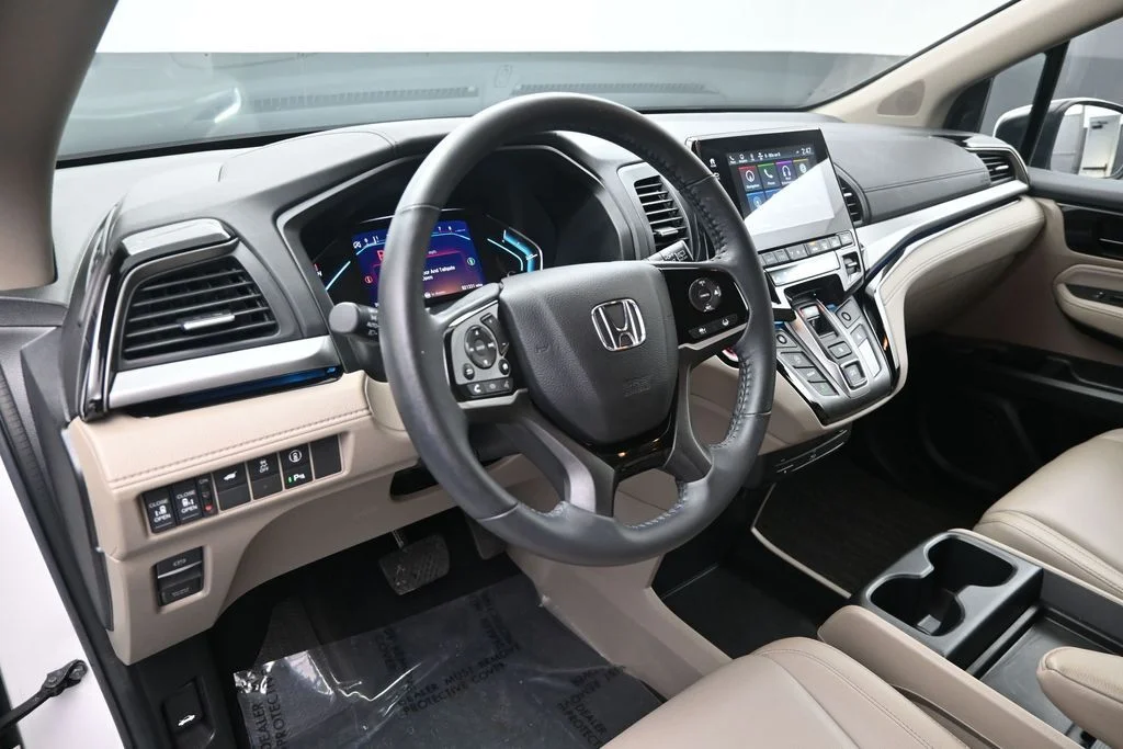 Used 2023  Honda Touring image 16