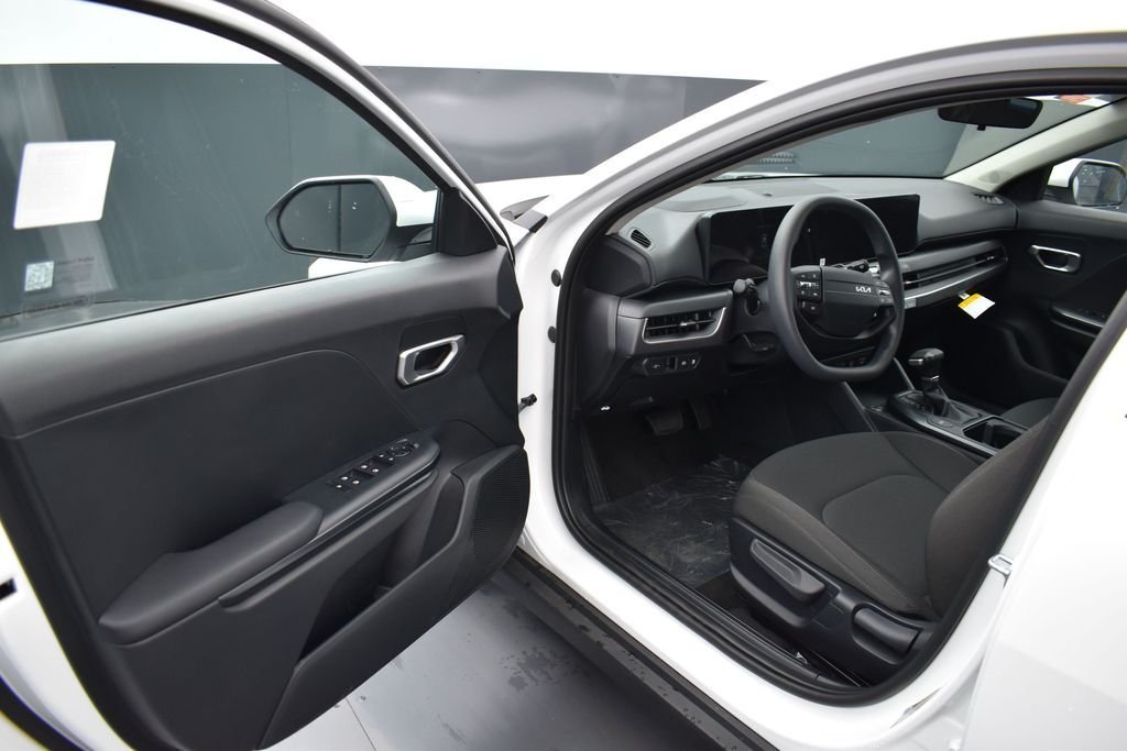 New 2026 Snow White Pearl Kia LXS image 5