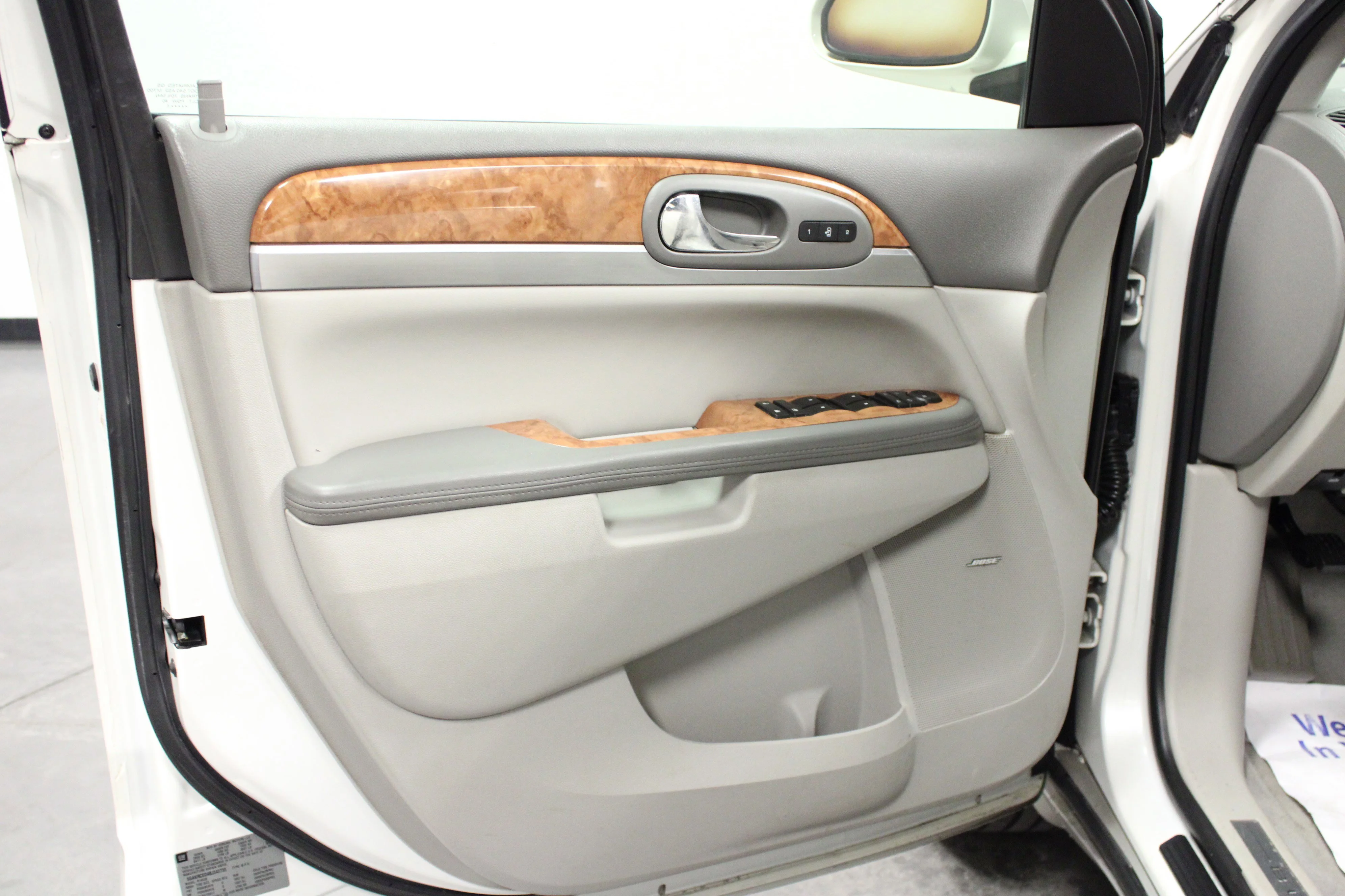 Used 2011 White Diamond Clearcoat Buick CXL image 11