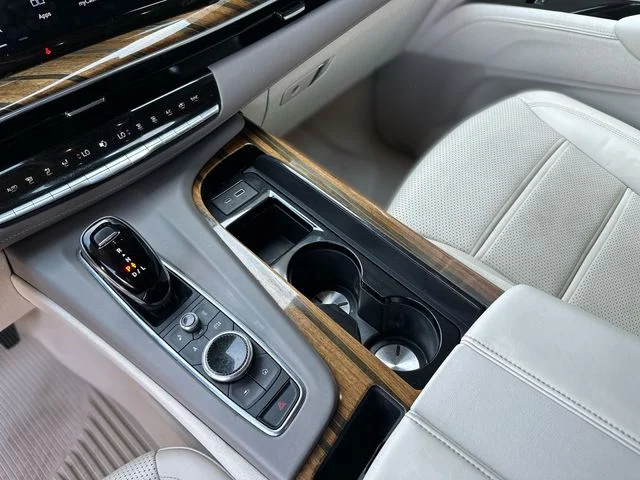 Used 2023 White Cadillac Sport Platinum image 22