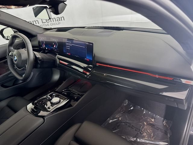 2025 BMW 5 Series 530i - Photo 27