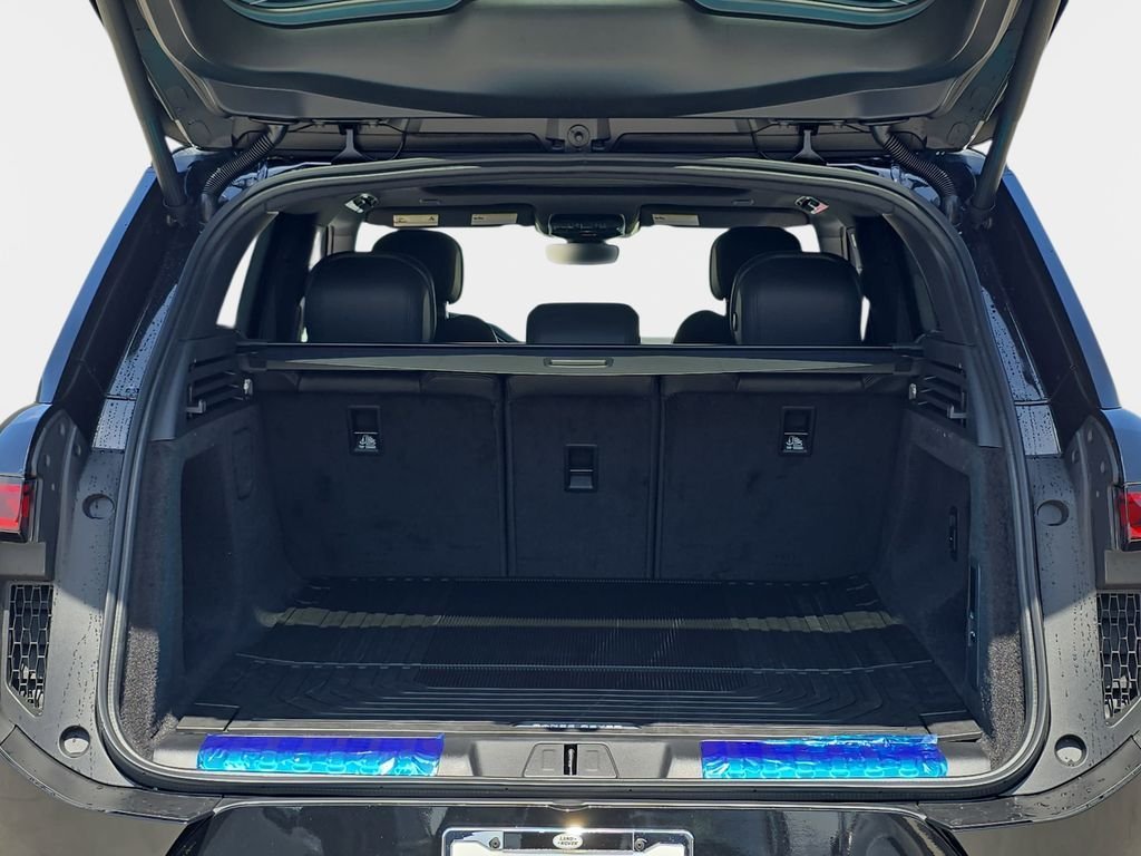 New 2026 Santorini Black LAND ROVER Dynamic SE image 12