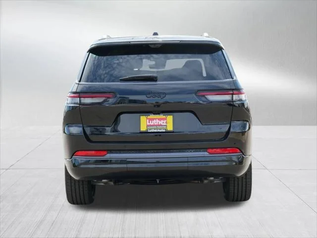 New 2026 Diamond Black Crystal Pearl-Coat Exterior Paint Jeep Limited image 6