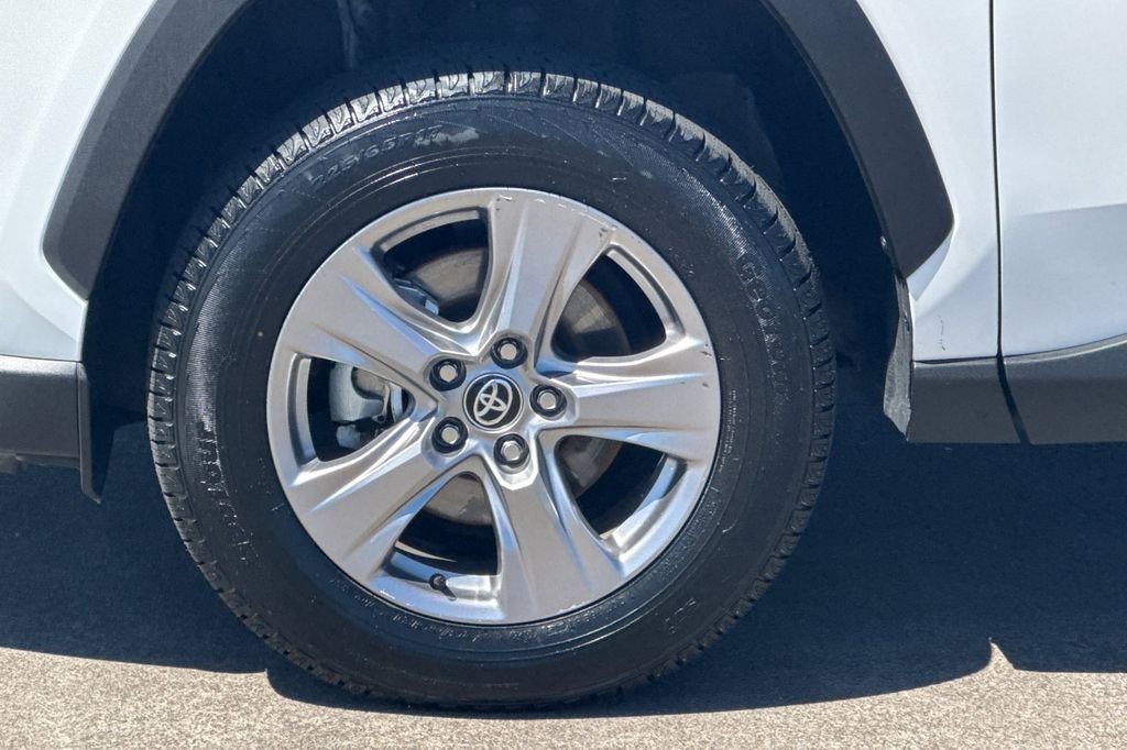 Used 2025 White Toyota XLE image 34