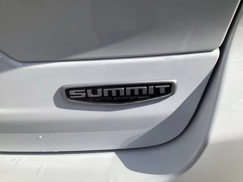 New 2027 Bright White Clearcoat Jeep Summit image 13