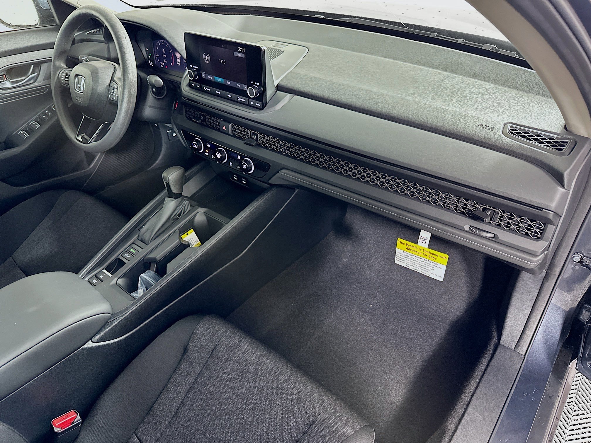Used 2025 Meteorite Gray Metallic Honda LX image 22
