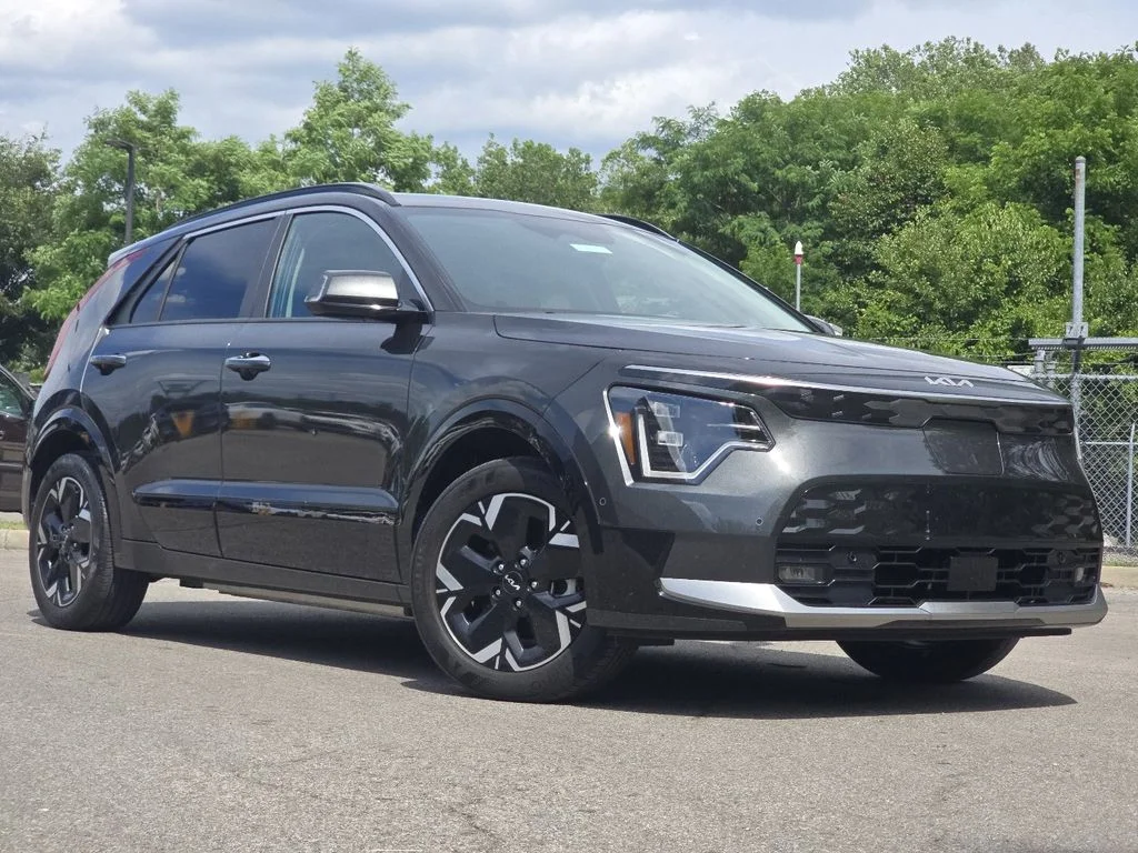 Used 2023 Kia Niro Wave with VIN KNDCT3L14P5040461 for sale in Columbus, OH
