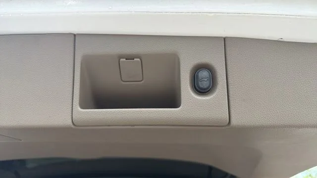 Used 2019 SUMMIT WHITE Chevrolet Premier image 35