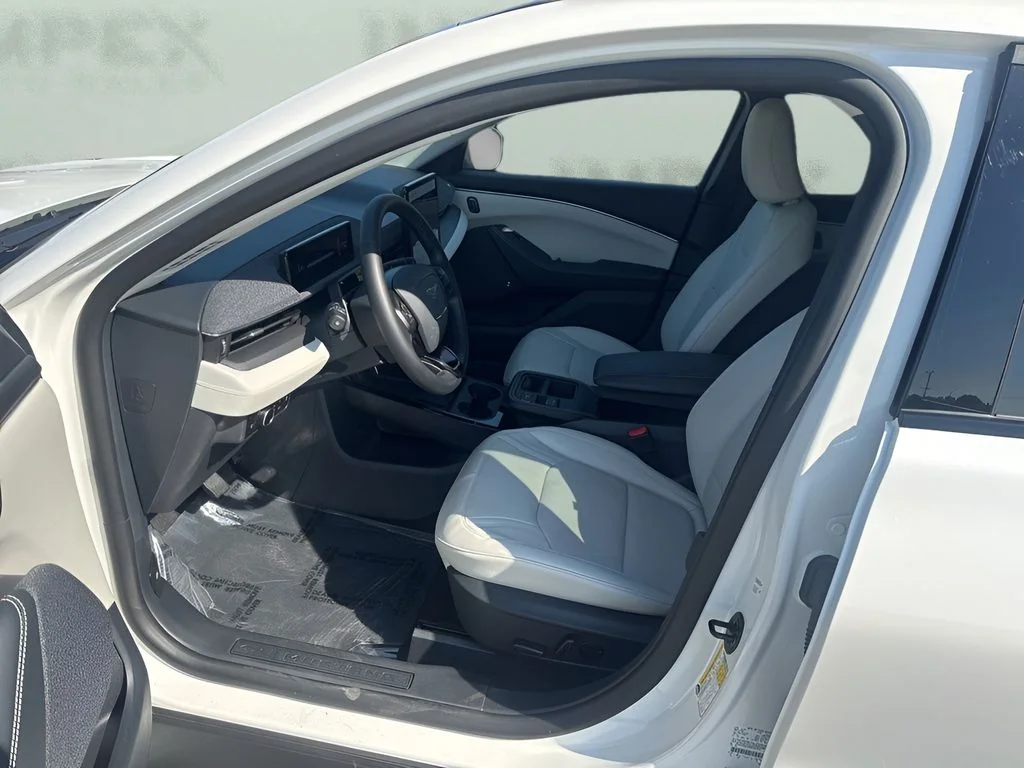 Used 2025 White Ford Premium image 9