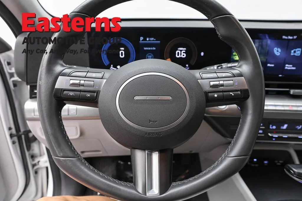 Used 2024 White Hyundai SEL image 10