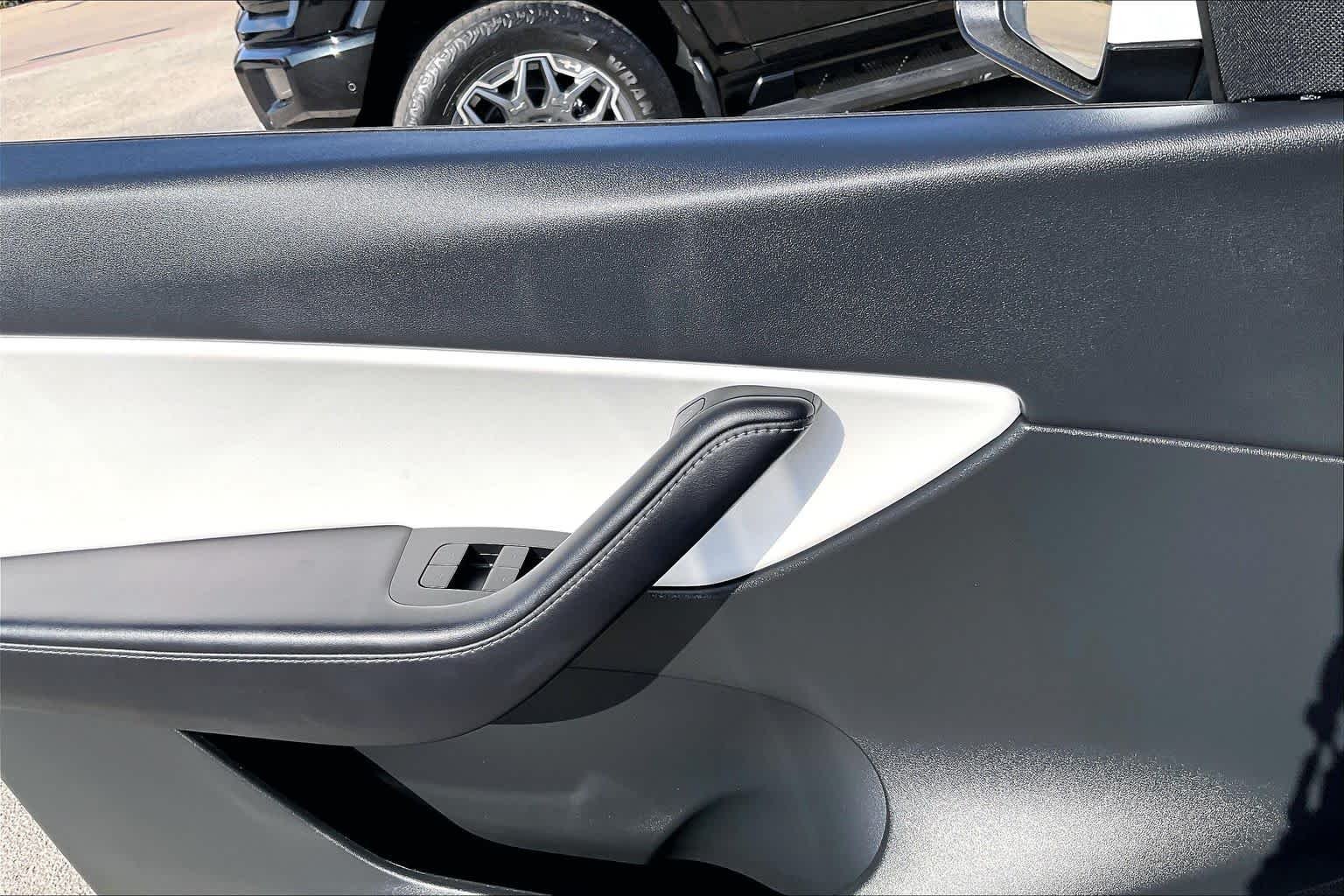 Used 2022 WHITE Tesla Long Range image 32