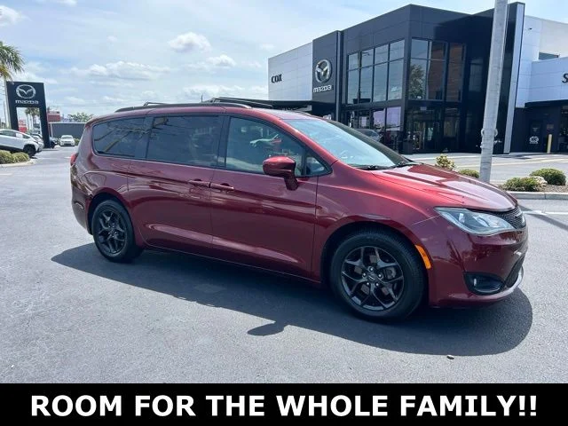 2019 Chrysler Pacifica Touring L Plus's photo