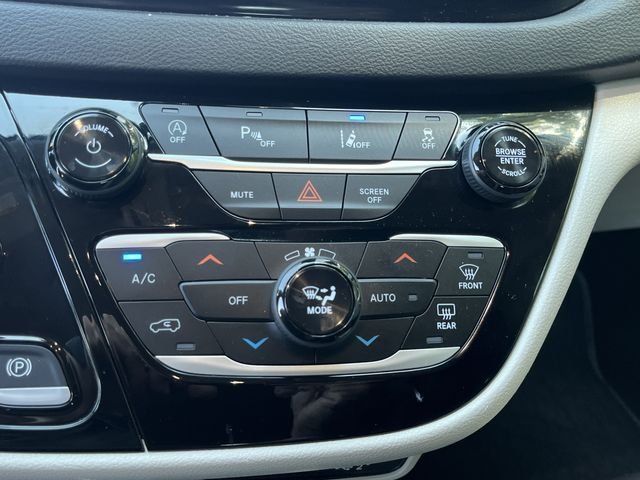 Used 2024 Silver Mist Clearcoat Chrysler Touring L image 20