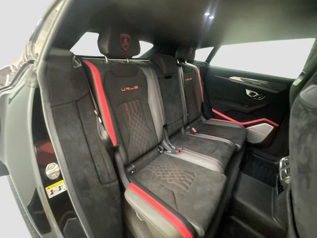 Used 2024  Lamborghini Performante image 30